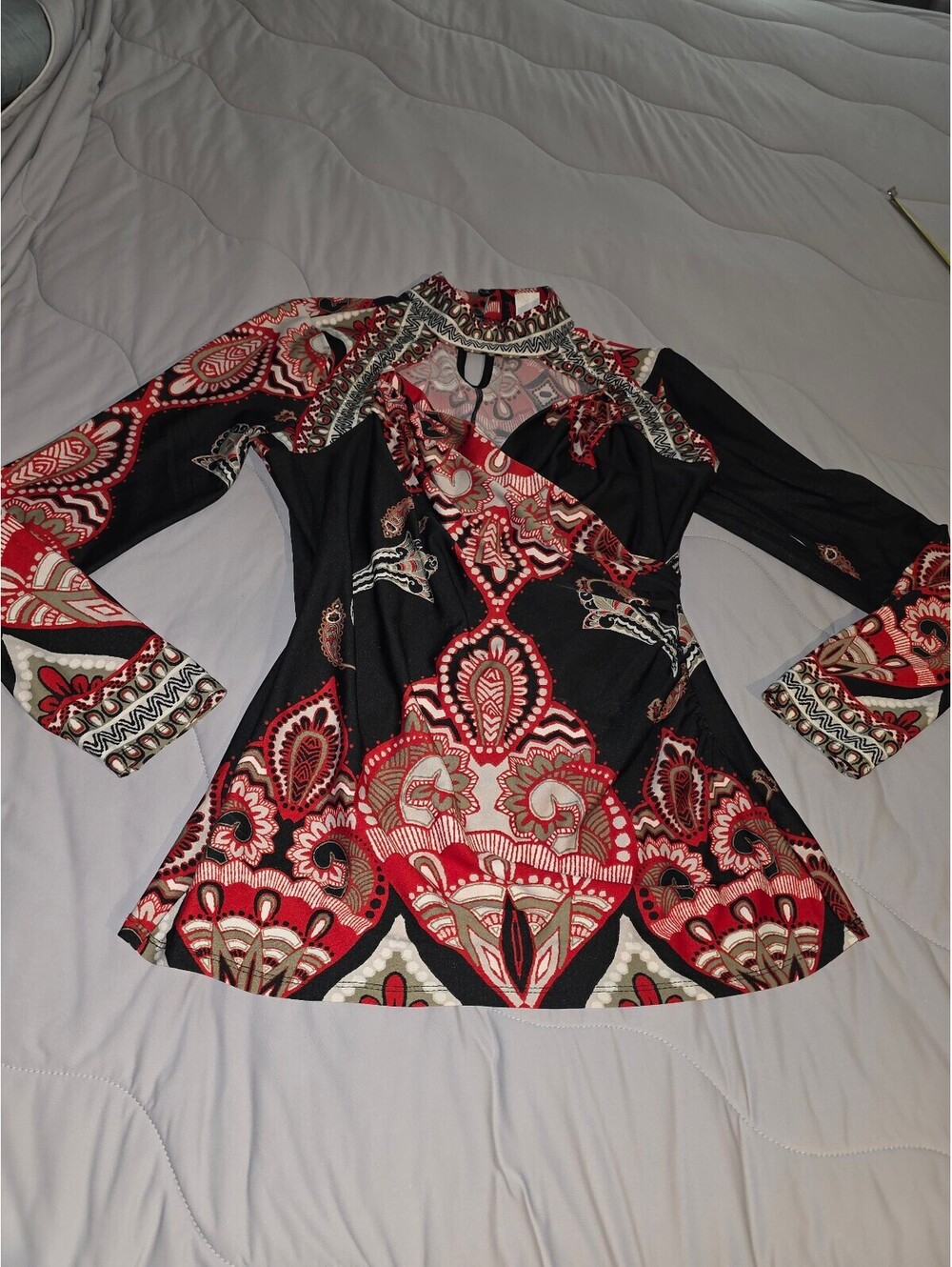 VENUS Women's Long Sleeve Top Autumn Shades Paisley, V-neck Bling Medium